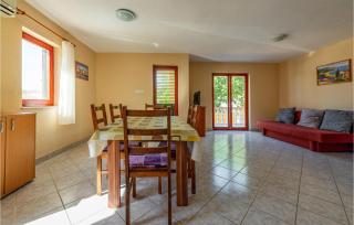 2 Bedroom Cozy Apartment In Vrsi - Vrsi - 6
