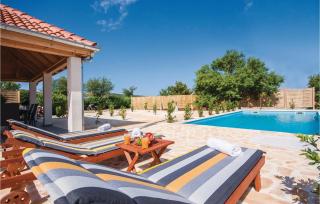 Two-Bedroom Holiday Home In Radonic - Radonić - 2