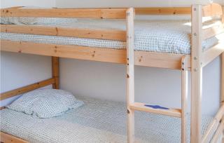 2 Bedroom Amazing Home In Plomeur - 1