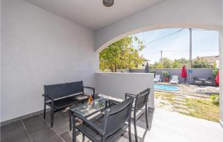 4 Bedroom Stunning Home In Privlaka - Privlaka - 2
