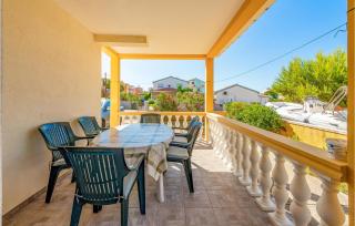2 Bedroom Cozy Apartment In Vrsi - Vrsi - 3