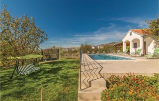 Three-Bedroom Apartment In Kastel Luksic - Kaštela - 8