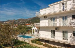 Three-Bedroom Apartment In Kastel Luksic - Kaštela - 3