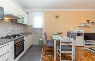 Cozy Apartment In Crikvenica - 7