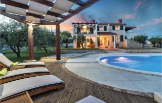 Four-Bedroom Holiday Home With Sea View In Krnica - 2