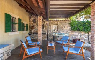 Two-Bedroom Holiday Home Sarici With An Outdoor Swimming Pool 08 - Sarići - 4