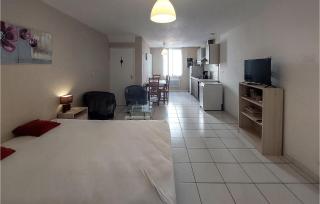 Stunning Apartment In Balaruc Les Bains - 5