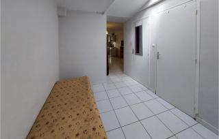 Stunning Apartment In Balaruc Les Bains - 4