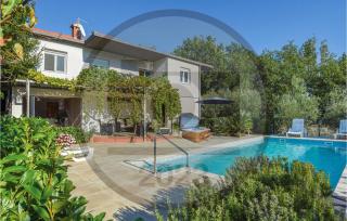 4 Bedroom Nice Home In Tugare - Tugare - 1