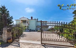 Lovely Apartment In Valtura With Wifi - 4