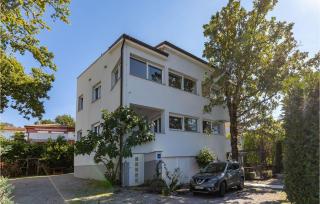 2 Bedroom Amazing Apartment In Njivice - Njivice - 2