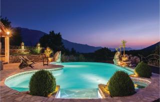 7 Bedroom Gorgeous Home In Grabovac - Grabovac - 4