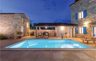 Stunning Home In Peruski With Wifi - 3