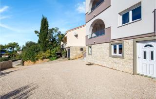 Lovely Apartment In Stara Novalja - 1