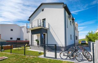 Cozy Home In Turanj With Jacuzzi - Turanj - 1