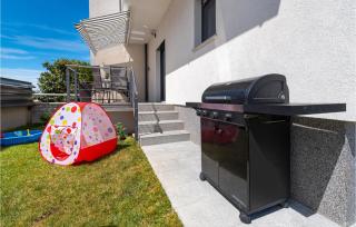 Cozy Home In Turanj With Jacuzzi - Turanj - 3