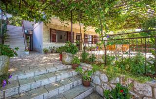 2 Bedroom Lovely Apartment In Novi Vinodolski - 2
