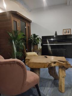 Chambre avec grand bureau sdb partagée - Chavagne - 9