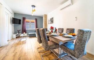 3 Bedroom Cozy Home In Biograd Na Moru - Biograd na Moru - 9