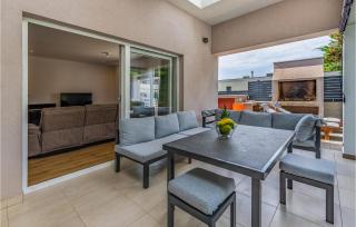 Gorgeous Home In Sisan With Kitchen - 2