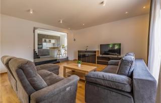 Gorgeous Home In Sisan With Kitchen - 8