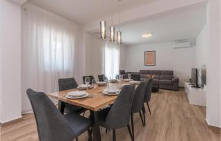 4 Bedroom Lovely Home In Donje Rastane - 7