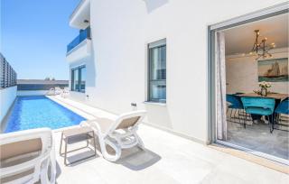 Lovely Home In Makarska With Kitchen - Makarska - 2