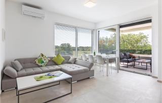 Awesome Apartment In Stinjan - 0