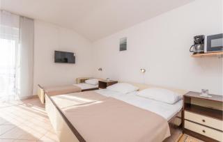 Cozy Apartment In Sveti Filip I Jakov - 4