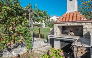 One-Bedroom Apartment In Musalez - 2