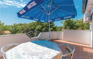 Four-Bedroom Holiday Home In Pakostane - Pakoštane - 1