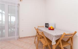 Lovely Apartment In Sveti Filip I Jakov - Sveti Filip i Jakov - 4