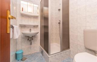 Stunning Apartment In Sveti Filip I Jakov - 1