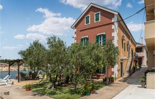 1 Bedroom Nice Apartment In Blace - Blace - 9
