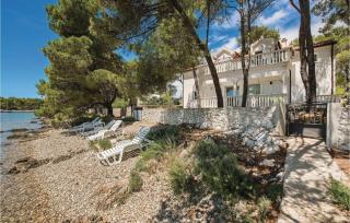 Six-Bedroom Holiday Home In Sibenik - Šibenik - 2