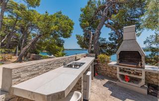 Six-Bedroom Holiday Home In Sibenik - Šibenik - 4