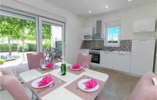 Lovely Home In Donji Prolozac - 7