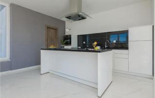 Three-Bedroom Holiday Home In Kozino - Kožino - 3