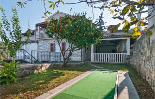 1 Bedroom Cozy Apartment In Splitska - Splitska - 5