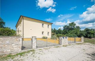 Four-Bedroom Holiday Home In Perci - 2
