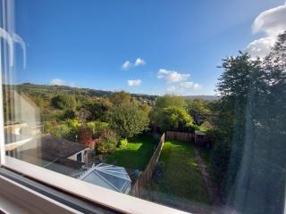 Spacious 4 Bedroom House with Garden, Close to City Centre, 2 Parking Spaces - Bath - 6
