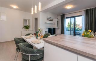 Lovely Apartment In Turanj With Jacuzzi - Turanj - 4
