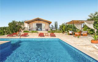 Lovely Home In Sutivan - 0