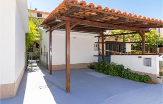 2 Bedroom Lovely Apartment In Valbandon - Valbandon - 5