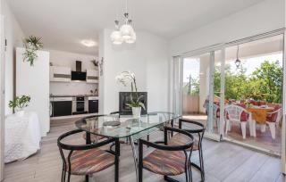 4 Bedroom Amazing Apartment In Rijeka - Rijeka - 8