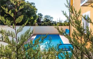 Six-Bedroom Holiday Home In Perci - Tar - 1