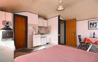 Awesome Apartment In Umag With Wifi - 9
