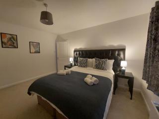 Spacious 4 Bedroom House with Garden, Close to City Centre, 2 Parking Spaces - Bath - 3