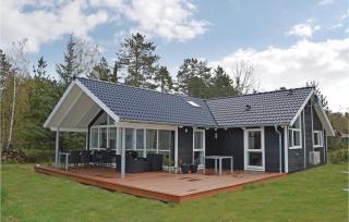 Three-Bedroom Holiday Home In Hojby - Højby - 0
