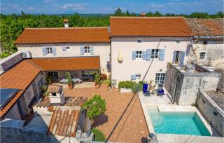 Amazing Home In Foli With Kitchen - Foli - 2